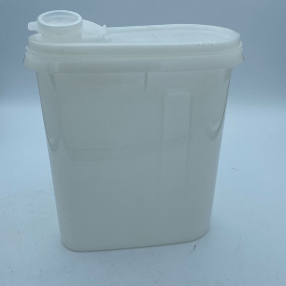 VTG Tupperware store n pour beverage buddy pitcher 1 quart white #792-2 - Picture 1 of 6